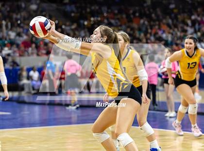 Thumbnail 3 in Sargent vs. Hi-Plains (CHSAA 1A First Round) photogallery.