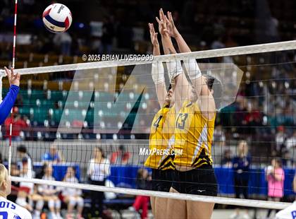Thumbnail 3 in Sargent vs. Hi-Plains (CHSAA 1A First Round) photogallery.