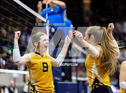Thumbnail 3 in Sargent vs. Hi-Plains (CHSAA 1A First Round) photogallery.