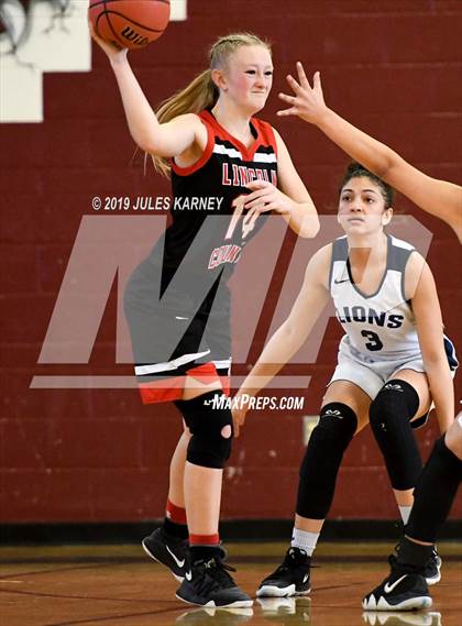 Thumbnail 3 in Calvary Chapel Christian vs Lincoln County (NIAA 2A Final) photogallery.