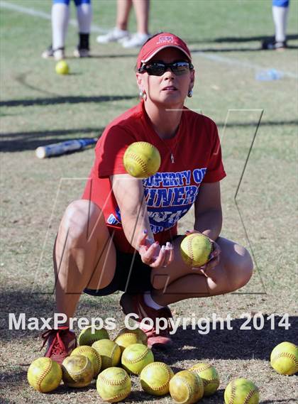 Thumbnail 2 in Valley Christian vs. San Manuel (AIA D4 Final) photogallery.