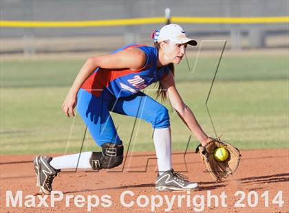 Thumbnail 1 in Valley Christian vs. San Manuel (AIA D4 Final) photogallery.