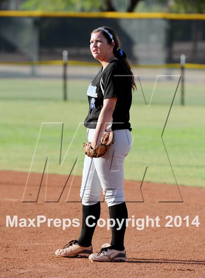 Thumbnail 3 in Valley Christian vs. San Manuel (AIA D4 Final) photogallery.