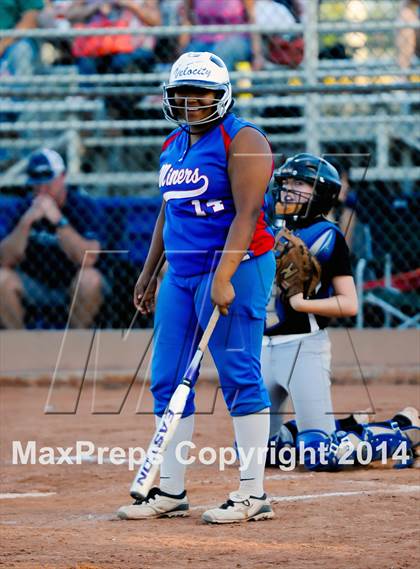 Thumbnail 2 in Valley Christian vs. San Manuel (AIA D4 Final) photogallery.