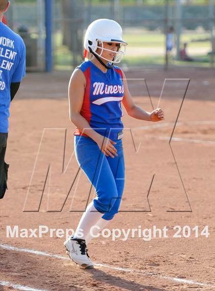 Thumbnail 2 in Valley Christian vs. San Manuel (AIA D4 Final) photogallery.