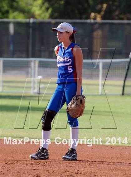 Thumbnail 3 in Valley Christian vs. San Manuel (AIA D4 Final) photogallery.