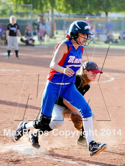 Thumbnail 2 in Valley Christian vs. San Manuel (AIA D4 Final) photogallery.