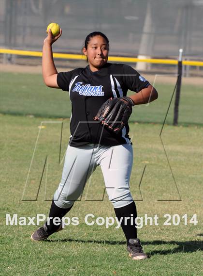 Thumbnail 1 in Valley Christian vs. San Manuel (AIA D4 Final) photogallery.