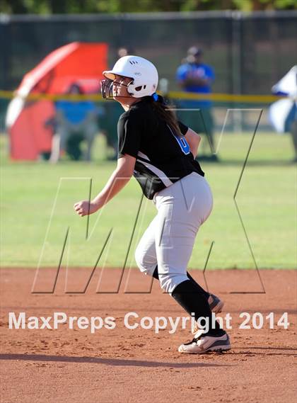 Thumbnail 2 in Valley Christian vs. San Manuel (AIA D4 Final) photogallery.