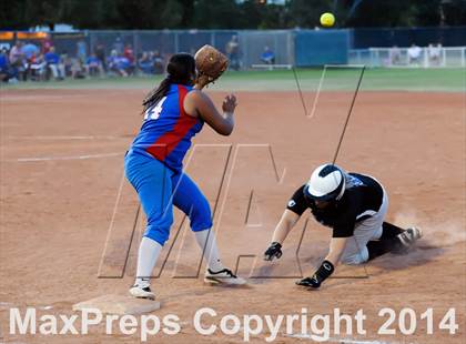 Thumbnail 1 in Valley Christian vs. San Manuel (AIA D4 Final) photogallery.