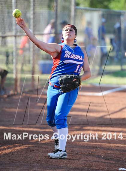 Thumbnail 2 in Valley Christian vs. San Manuel (AIA D4 Final) photogallery.