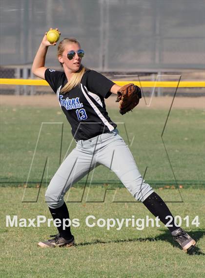 Thumbnail 3 in Valley Christian vs. San Manuel (AIA D4 Final) photogallery.