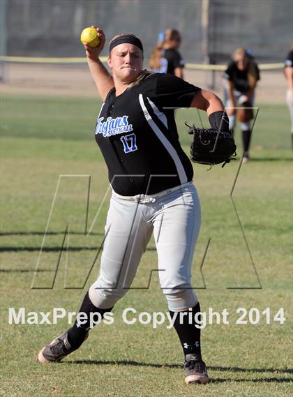 Thumbnail 2 in Valley Christian vs. San Manuel (AIA D4 Final) photogallery.