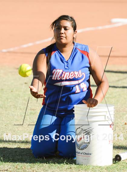 Thumbnail 3 in Valley Christian vs. San Manuel (AIA D4 Final) photogallery.