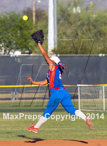 Thumbnail 1 in Valley Christian vs. San Manuel (AIA D4 Final) photogallery.