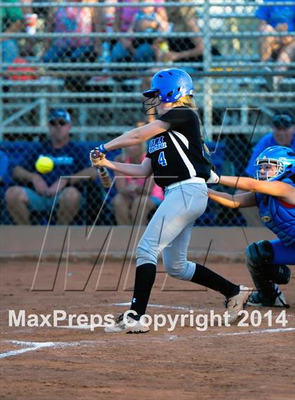 Thumbnail 2 in Valley Christian vs. San Manuel (AIA D4 Final) photogallery.