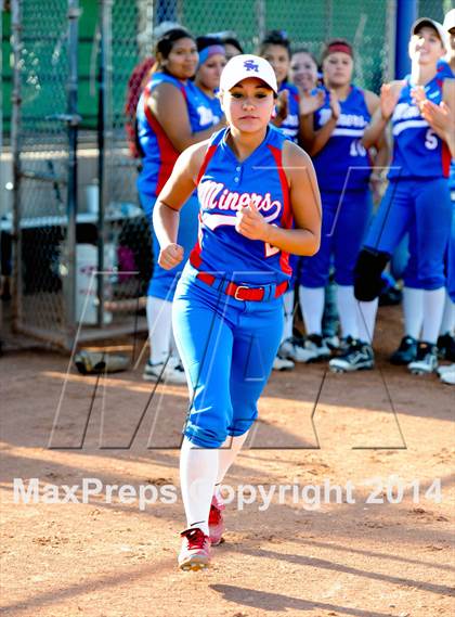 Thumbnail 3 in Valley Christian vs. San Manuel (AIA D4 Final) photogallery.
