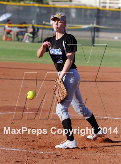 Thumbnail 3 in Valley Christian vs. San Manuel (AIA D4 Final) photogallery.