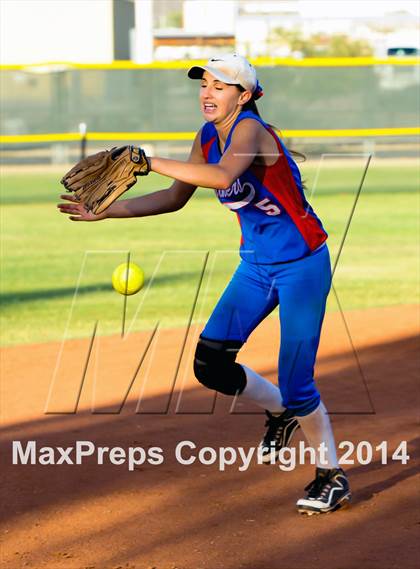 Thumbnail 2 in Valley Christian vs. San Manuel (AIA D4 Final) photogallery.