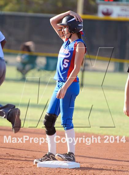 Thumbnail 3 in Valley Christian vs. San Manuel (AIA D4 Final) photogallery.