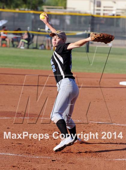 Thumbnail 2 in Valley Christian vs. San Manuel (AIA D4 Final) photogallery.