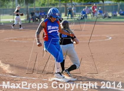 Thumbnail 3 in Valley Christian vs. San Manuel (AIA D4 Final) photogallery.