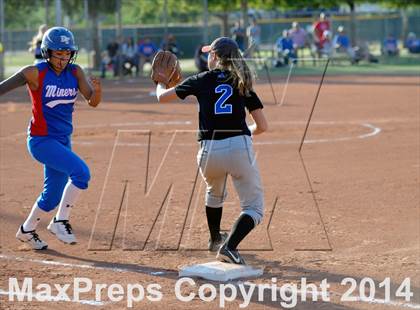 Thumbnail 2 in Valley Christian vs. San Manuel (AIA D4 Final) photogallery.