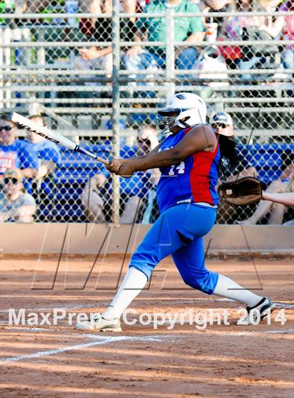 Thumbnail 3 in Valley Christian vs. San Manuel (AIA D4 Final) photogallery.