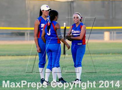 Thumbnail 2 in Valley Christian vs. San Manuel (AIA D4 Final) photogallery.