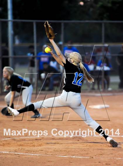 Thumbnail 3 in Valley Christian vs. San Manuel (AIA D4 Final) photogallery.