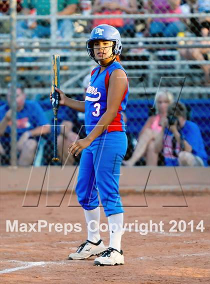 Thumbnail 2 in Valley Christian vs. San Manuel (AIA D4 Final) photogallery.