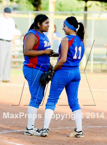 Thumbnail 3 in Valley Christian vs. San Manuel (AIA D4 Final) photogallery.
