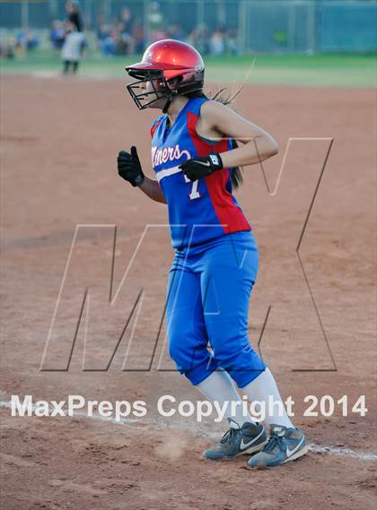 Thumbnail 3 in Valley Christian vs. San Manuel (AIA D4 Final) photogallery.