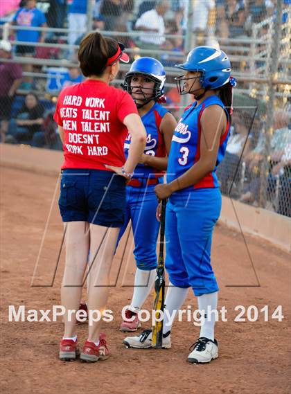 Thumbnail 3 in Valley Christian vs. San Manuel (AIA D4 Final) photogallery.