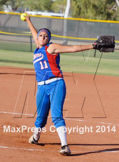 Thumbnail 2 in Valley Christian vs. San Manuel (AIA D4 Final) photogallery.