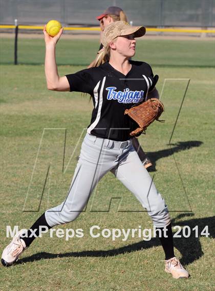 Thumbnail 3 in Valley Christian vs. San Manuel (AIA D4 Final) photogallery.