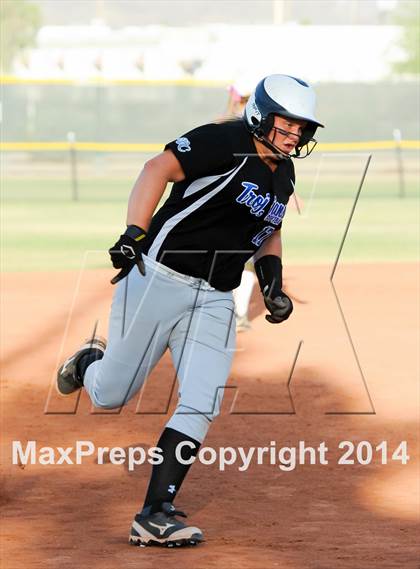 Thumbnail 2 in Valley Christian vs. San Manuel (AIA D4 Final) photogallery.