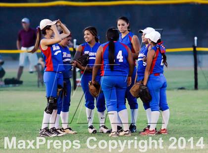 Thumbnail 3 in Valley Christian vs. San Manuel (AIA D4 Final) photogallery.