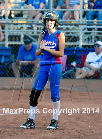 Thumbnail 3 in Valley Christian vs. San Manuel (AIA D4 Final) photogallery.
