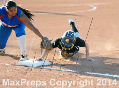 Thumbnail 2 in Valley Christian vs. San Manuel (AIA D4 Final) photogallery.