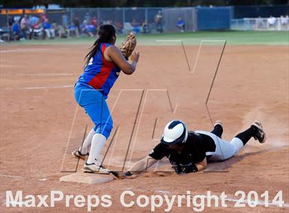 Thumbnail 2 in Valley Christian vs. San Manuel (AIA D4 Final) photogallery.
