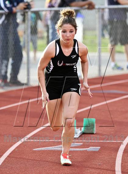 Thumbnail 2 in South West Yosemite League Meet #1 (400m Dash) photogallery.
