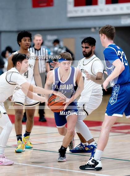 Thumbnail 1 in El Dorado vs. Chavez (Cordova Christmas Classic) photogallery.