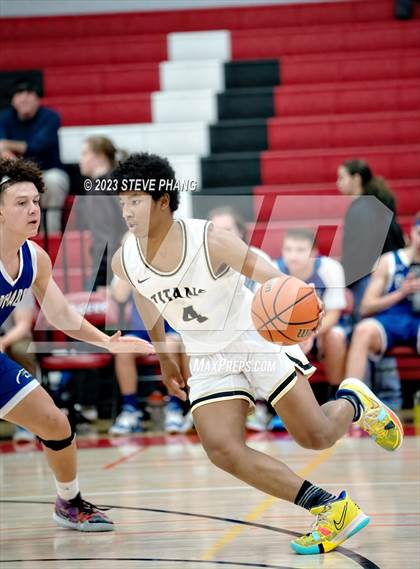 Thumbnail 3 in El Dorado vs. Chavez (Cordova Christmas Classic) photogallery.