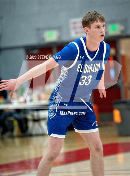 Thumbnail 2 in El Dorado vs. Chavez (Cordova Christmas Classic) photogallery.