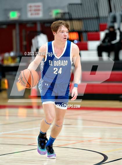 Thumbnail 1 in El Dorado vs. Chavez (Cordova Christmas Classic) photogallery.