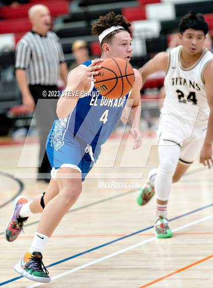 Thumbnail 3 in El Dorado vs. Chavez (Cordova Christmas Classic) photogallery.