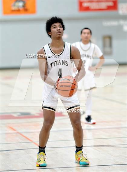 Thumbnail 2 in El Dorado vs. Chavez (Cordova Christmas Classic) photogallery.