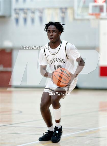 Thumbnail 2 in El Dorado vs. Chavez (Cordova Christmas Classic) photogallery.