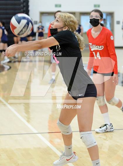 Thumbnail 1 in Fullerton vs. Tustin (Tustin Tournament) photogallery.
